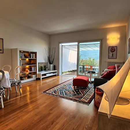 Garden Apartment *